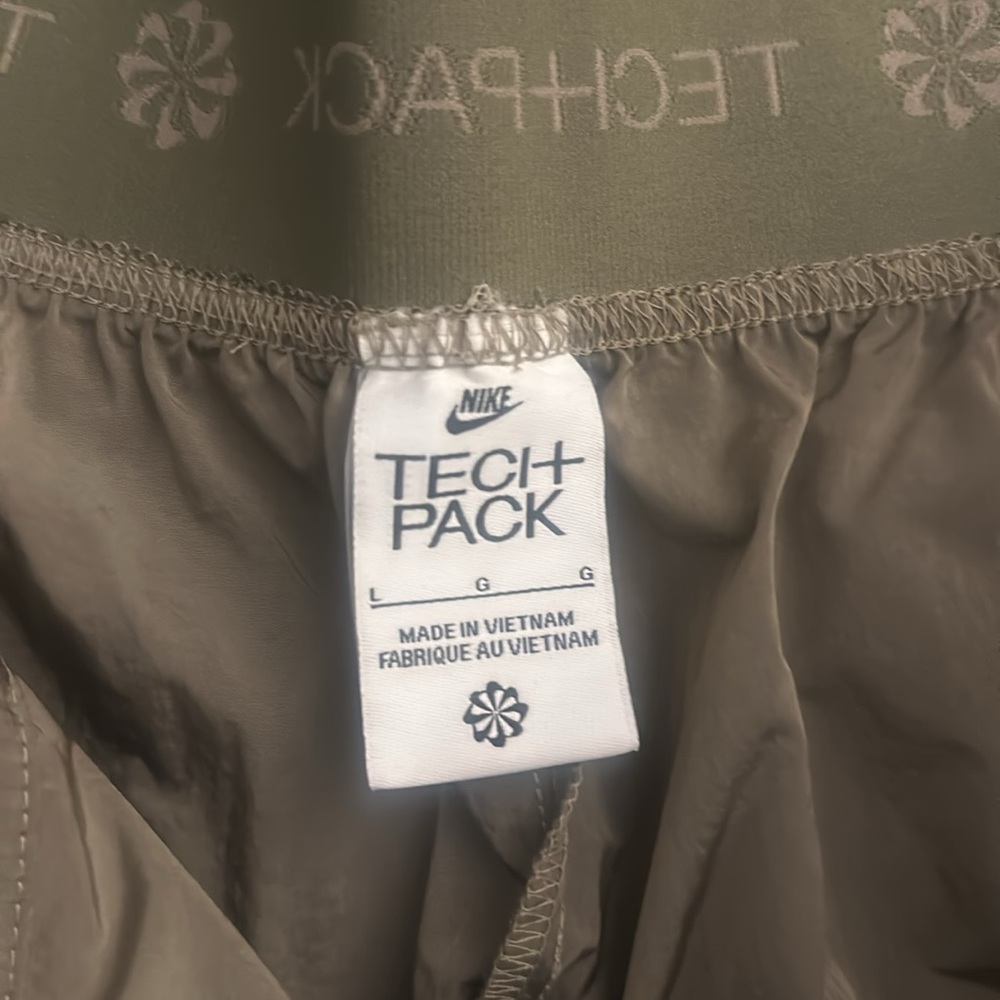 Nike Women's Sportswear Tech Pack Repel Pants size L - Picture 6 of 6